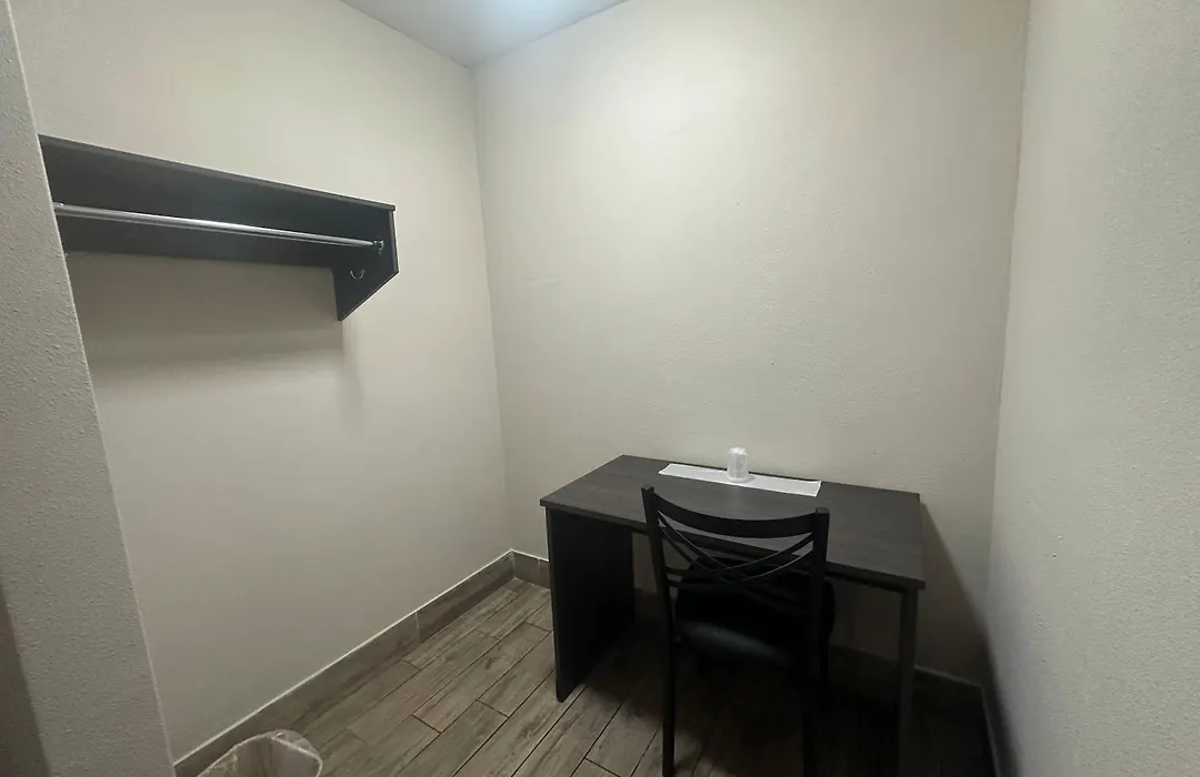 Econo Lodge St Petersburg Central-1