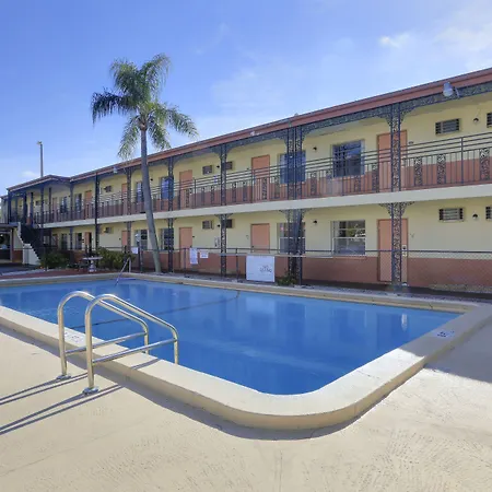 Econo Lodge St Petersburg Central-2